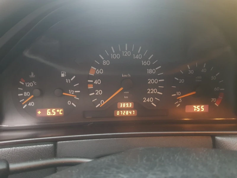 Mercedes-Benz E 200 газ и автоматик , снимка 7 - Автомобили и джипове - 48250329