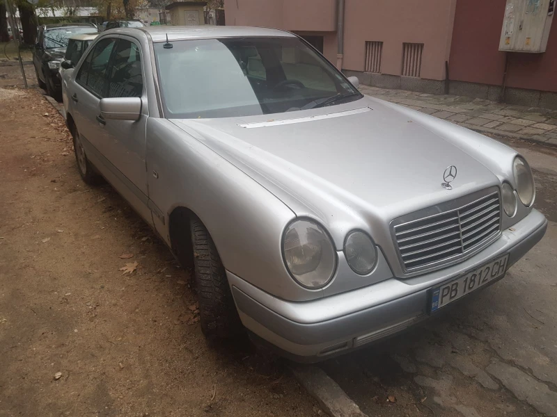 Mercedes-Benz E 200 газ и автоматик , снимка 2 - Автомобили и джипове - 48250329