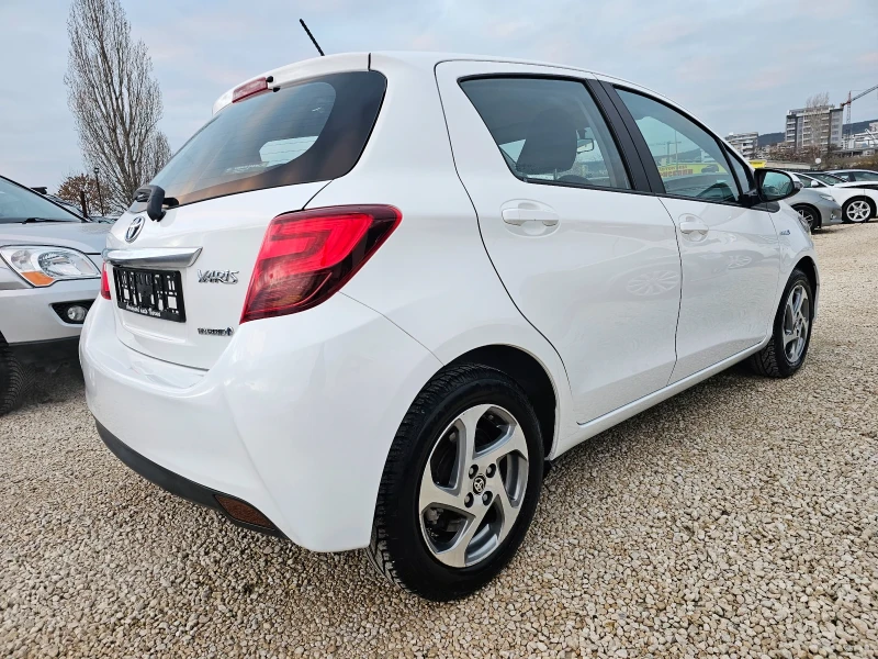 Toyota Yaris 1.5i, Hybrid, Facelift , снимка 4 - Автомобили и джипове - 48653522