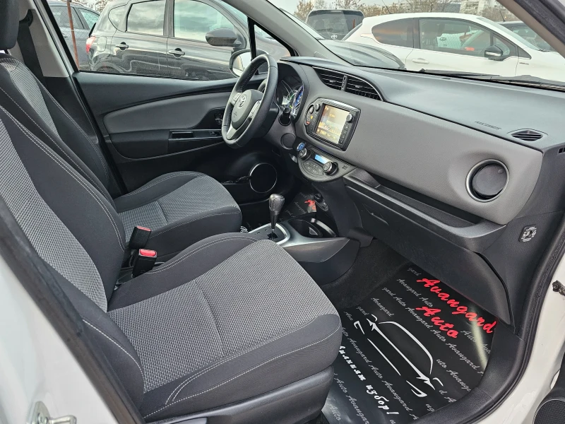 Toyota Yaris 1.5i, Hybrid, Facelift , снимка 9 - Автомобили и джипове - 48653522