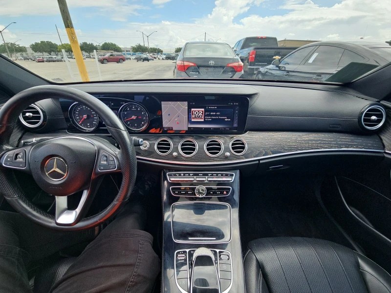 Mercedes-Benz E 300 DISTRONIC* Parking Assist, снимка 7 - Автомобили и джипове - 51868577