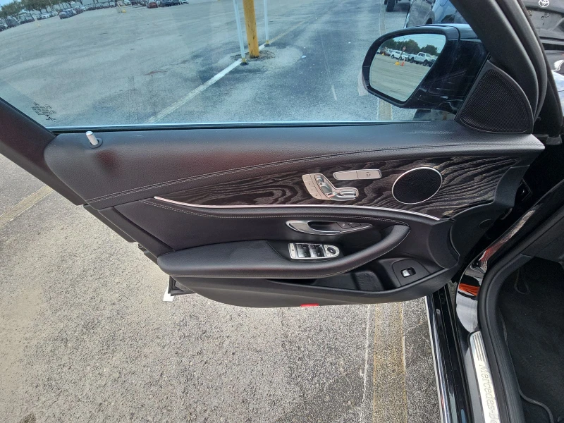Mercedes-Benz E 300 DISTRONIC* Parking Assist, снимка 12 - Автомобили и джипове - 51868577