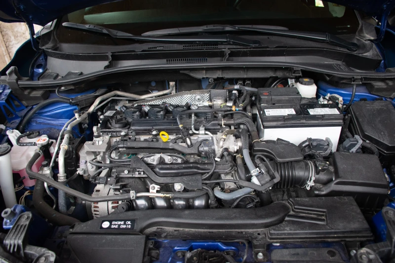 Toyota Corolla Cross 2.0 170кс 4x4, снимка 13 - Автомобили и джипове - 52920076