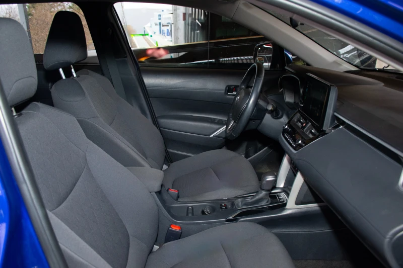Toyota Corolla Cross 2.0 170кс 4x4, снимка 10 - Автомобили и джипове - 52920076