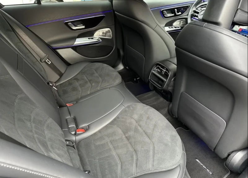Mercedes-Benz E 400 e* 4Matic* AMG* HYPERSCREEN* Burmester* Digital Li, снимка 8 - Автомобили и джипове - 53274308