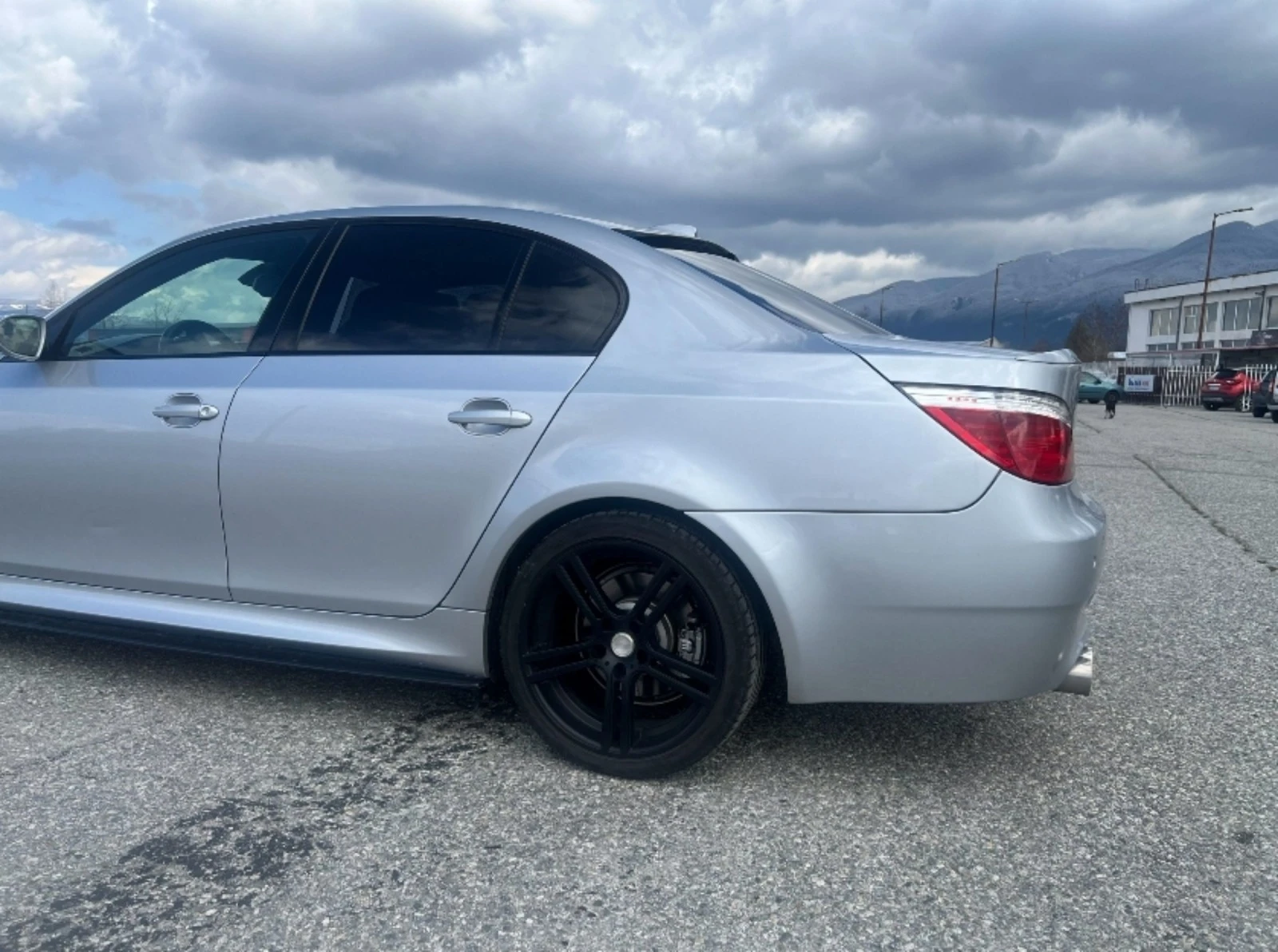 BMW 530 Softclose/cic/distronik/M pak/individual L7 - изображение 2