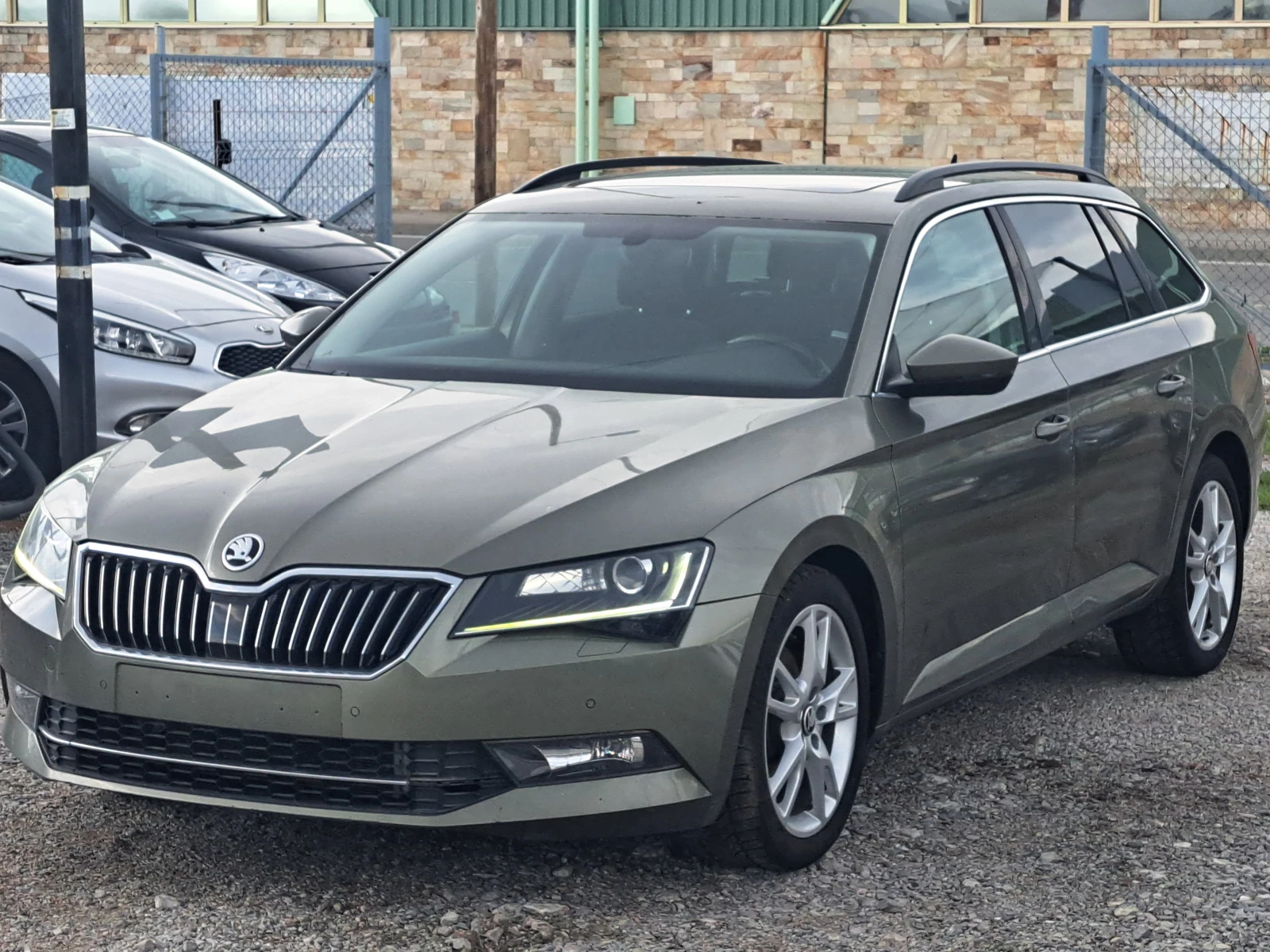 Skoda Superb 2.0TDI 150к.с. Automatic * ПАНОРАМА *  - изображение 2