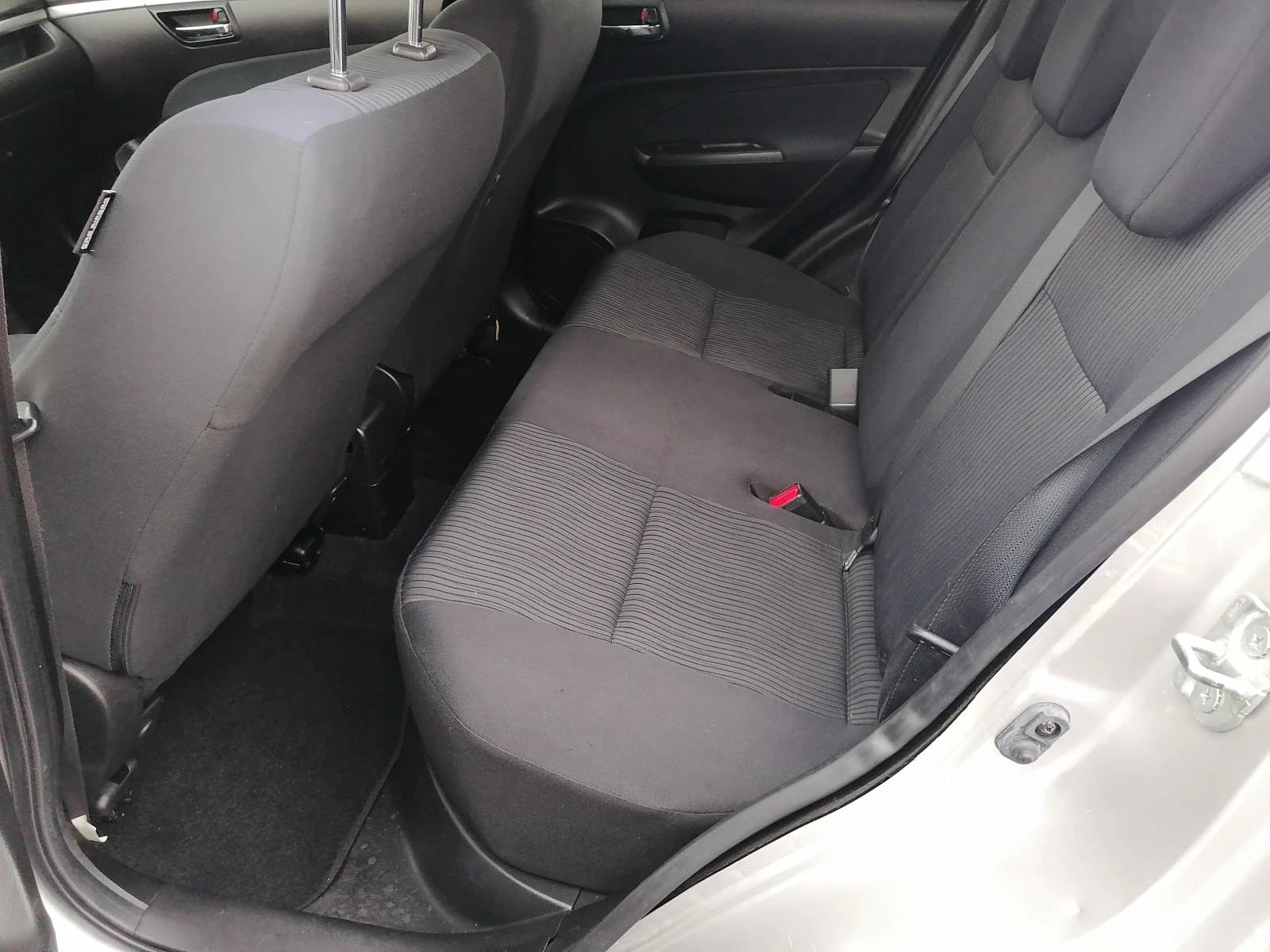 Suzuki Swift 1.2i 4x4 - изображение 9
