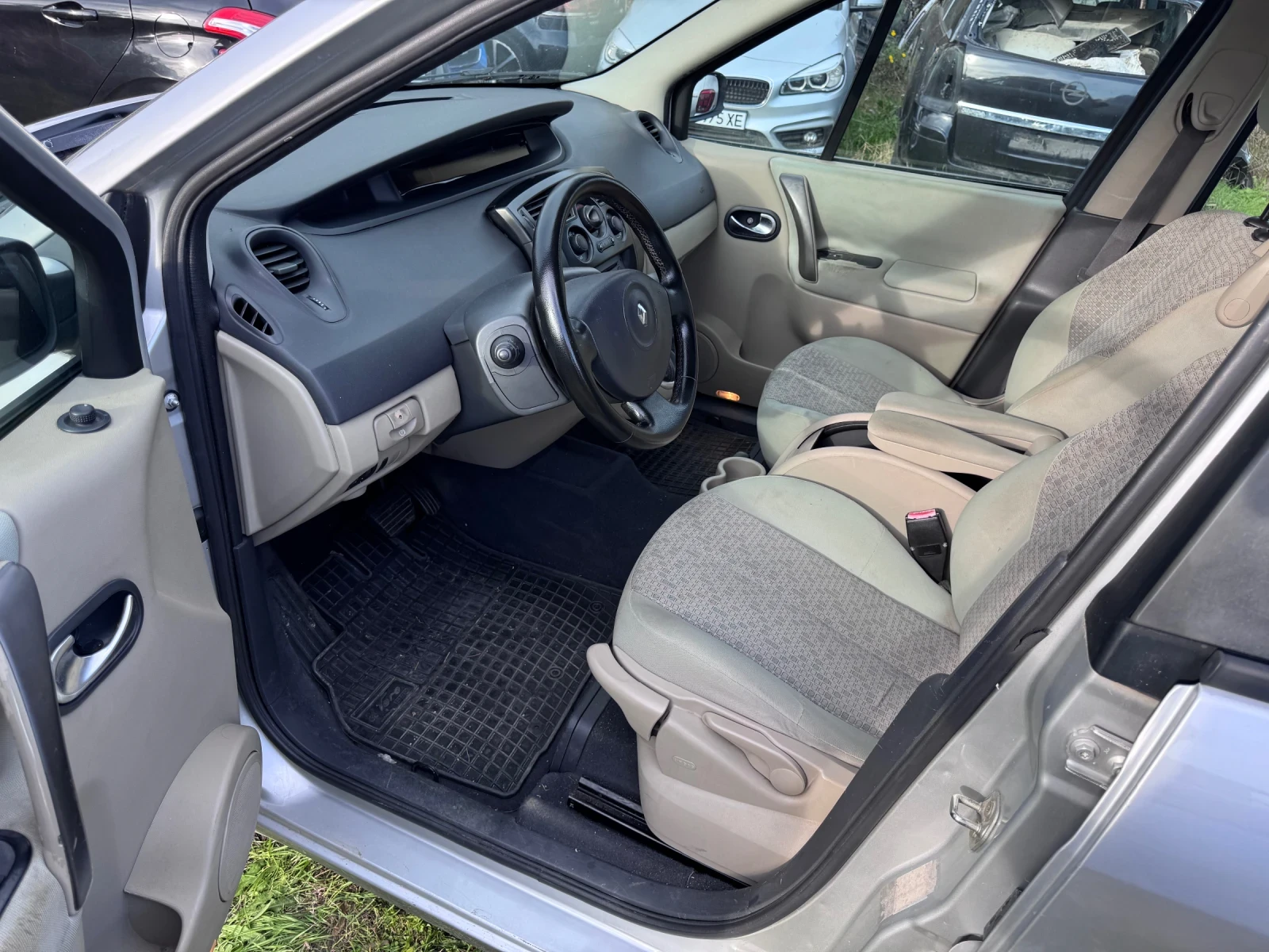 Renault Grand scenic 2.0i, автомат, 7 места - изображение 6