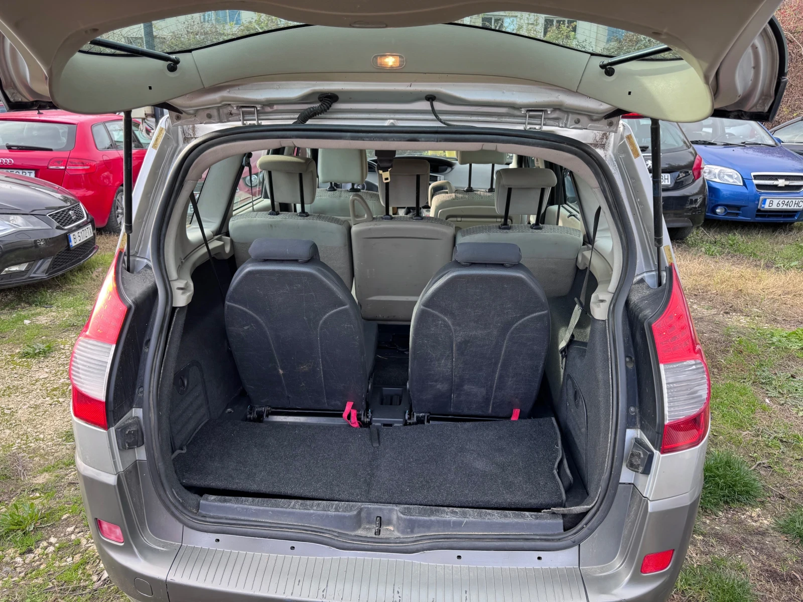 Renault Grand scenic 2.0i, автомат, 7 места - изображение 5