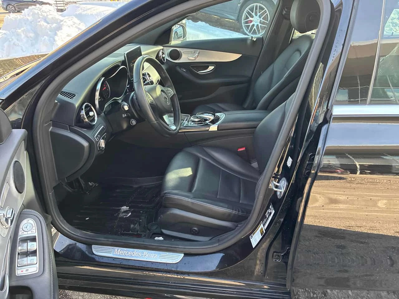 Mercedes-Benz C 300 * CARFAX * ЦЕНА ДО БГ, снимка 7 - Автомобили и джипове - 53740574