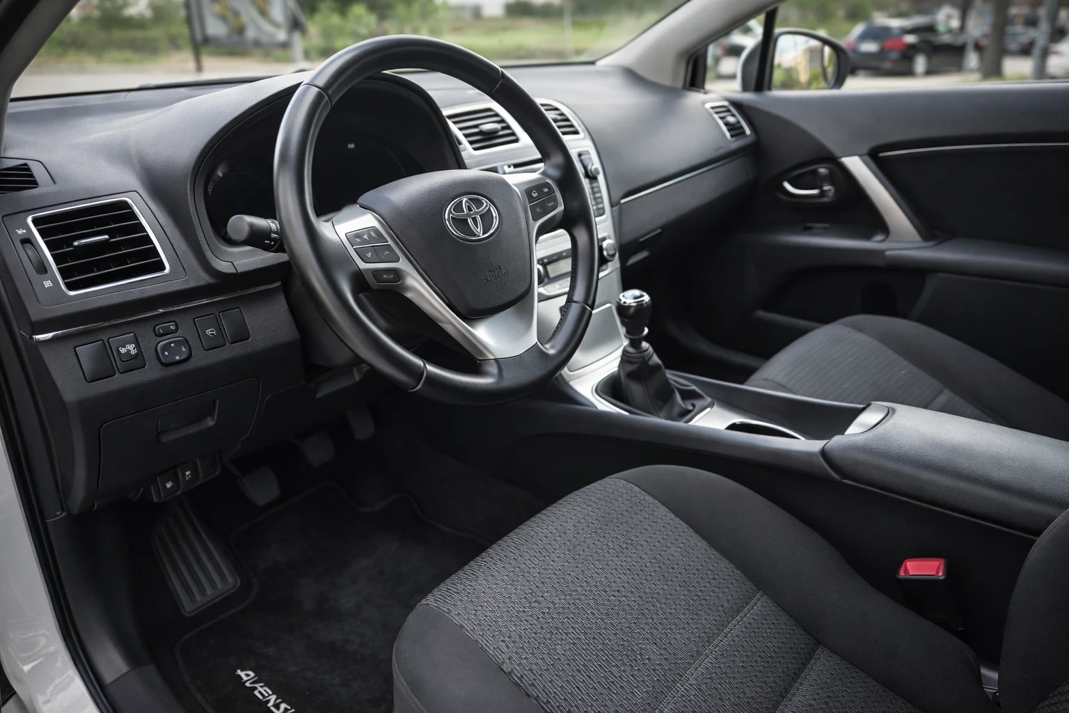 Toyota Avensis 2.0* БЕНЗИН* 152К.С.* FACELIFT* РЪЧКА* LUNA, снимка 8 - Автомобили и джипове - 54160460