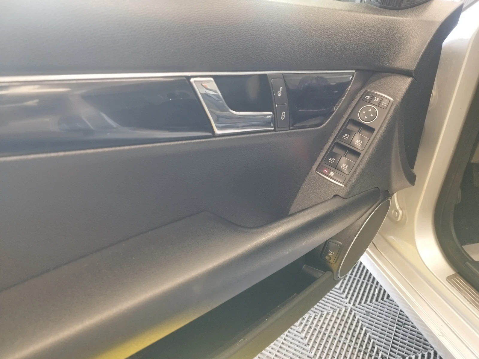 Mercedes-Benz C 200 C200, снимка 11 - Автомобили и джипове - 54328861