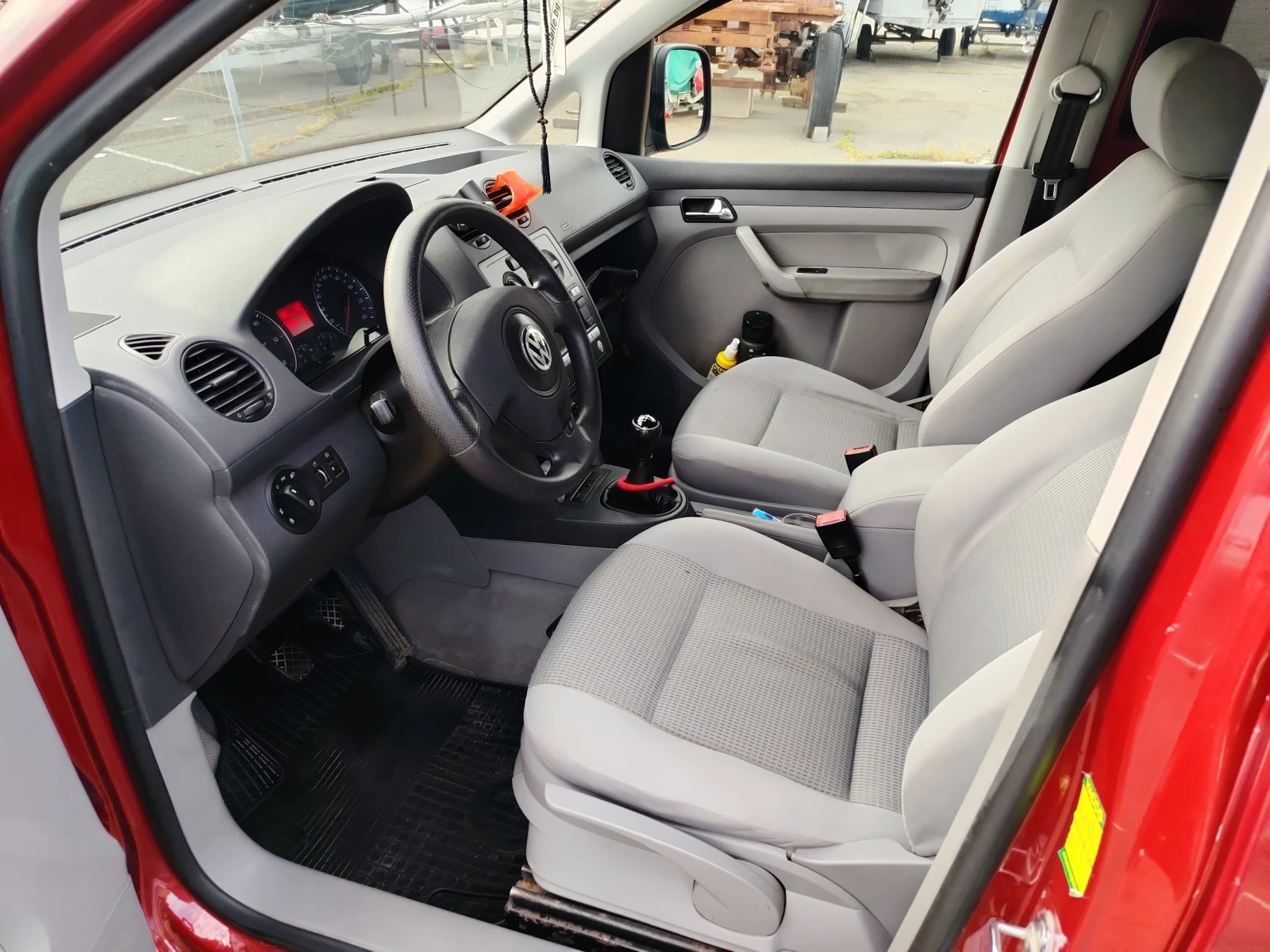 VW Caddy Life 1.9 TDI Clima, снимка 5 - Автомобили и джипове - 54369483