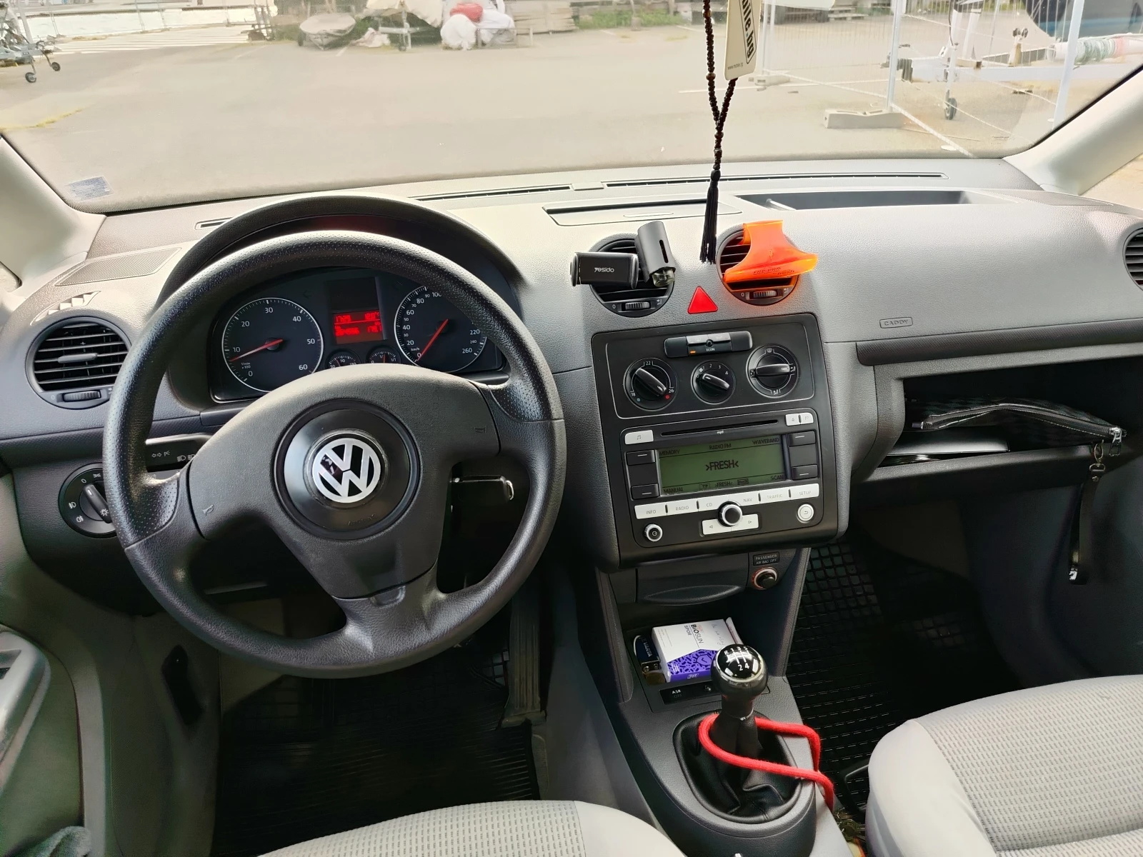 VW Caddy Life 1.9 TDI Clima, снимка 7 - Автомобили и джипове - 54369483