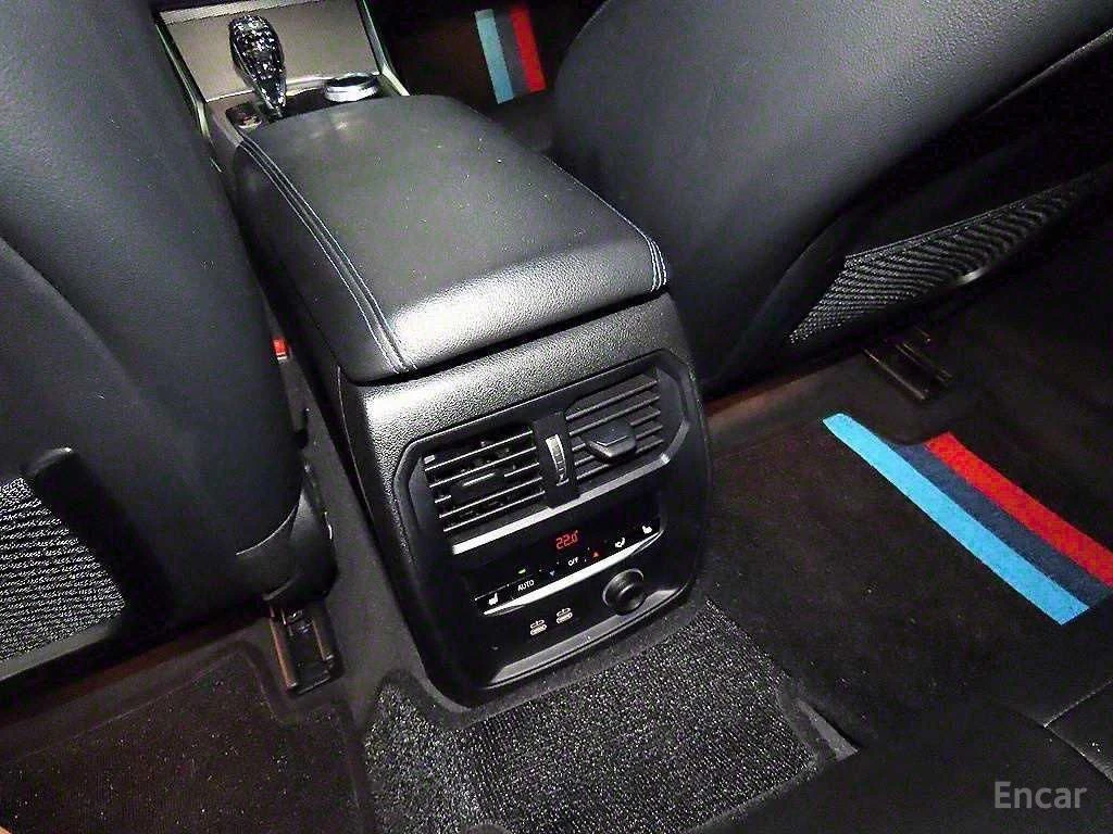 BMW 330 i* M-SPORT* HEAD-UP* HARMAN* 360 CAM* DISTRONIC, снимка 16 - Автомобили и джипове - 54372412