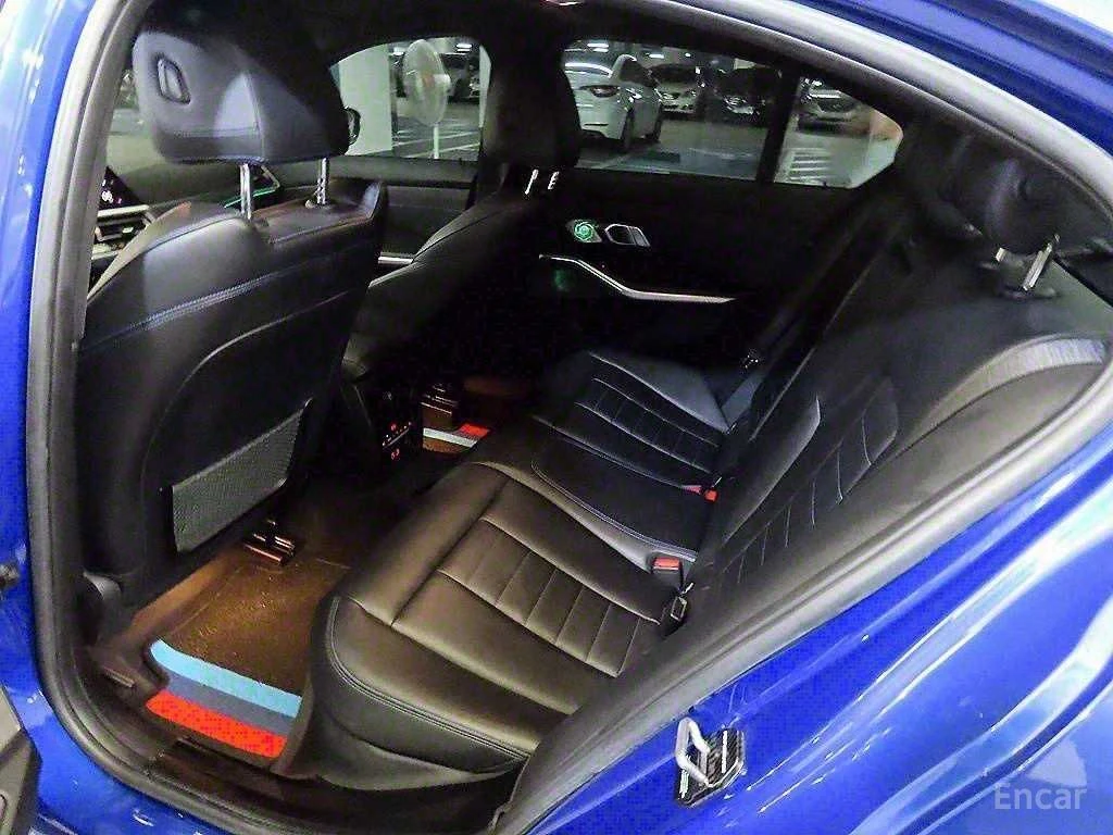 BMW 330 i* M-SPORT* HEAD-UP* HARMAN* 360 CAM* DISTRONIC, снимка 15 - Автомобили и джипове - 54372412