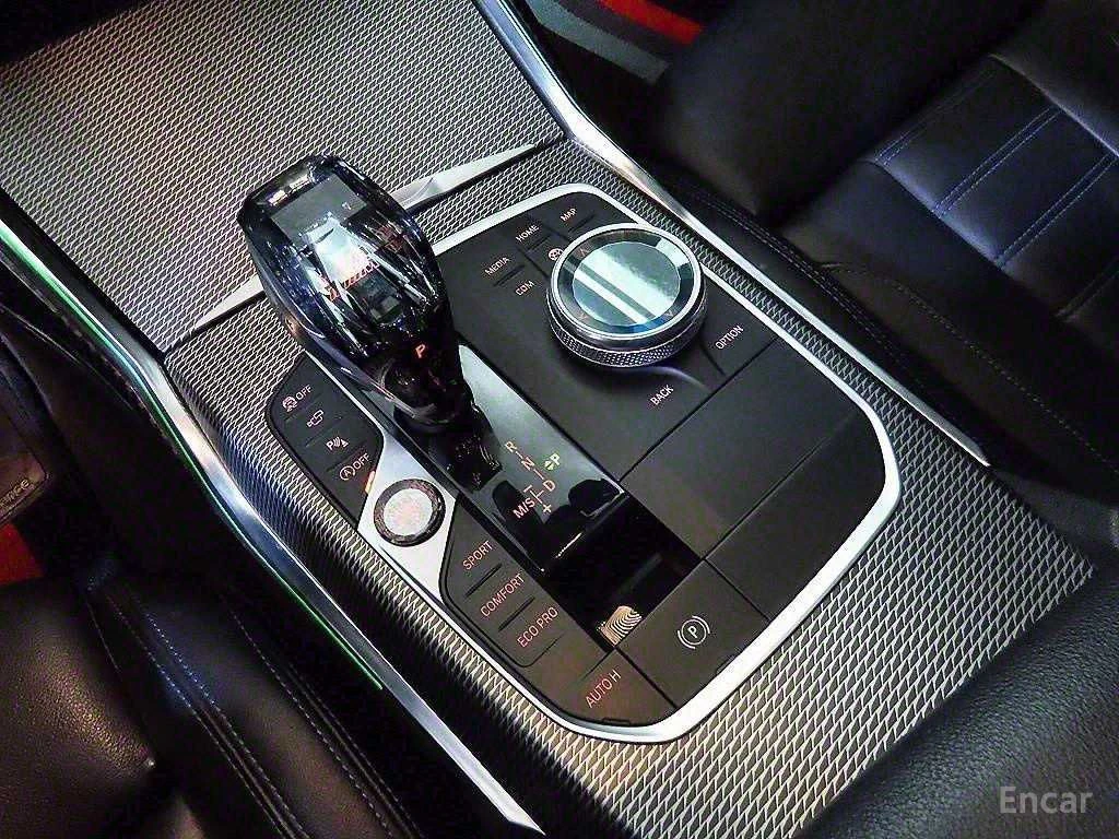 BMW 330 i* M-SPORT* HEAD-UP* HARMAN* 360 CAM* DISTRONIC, снимка 14 - Автомобили и джипове - 54372412