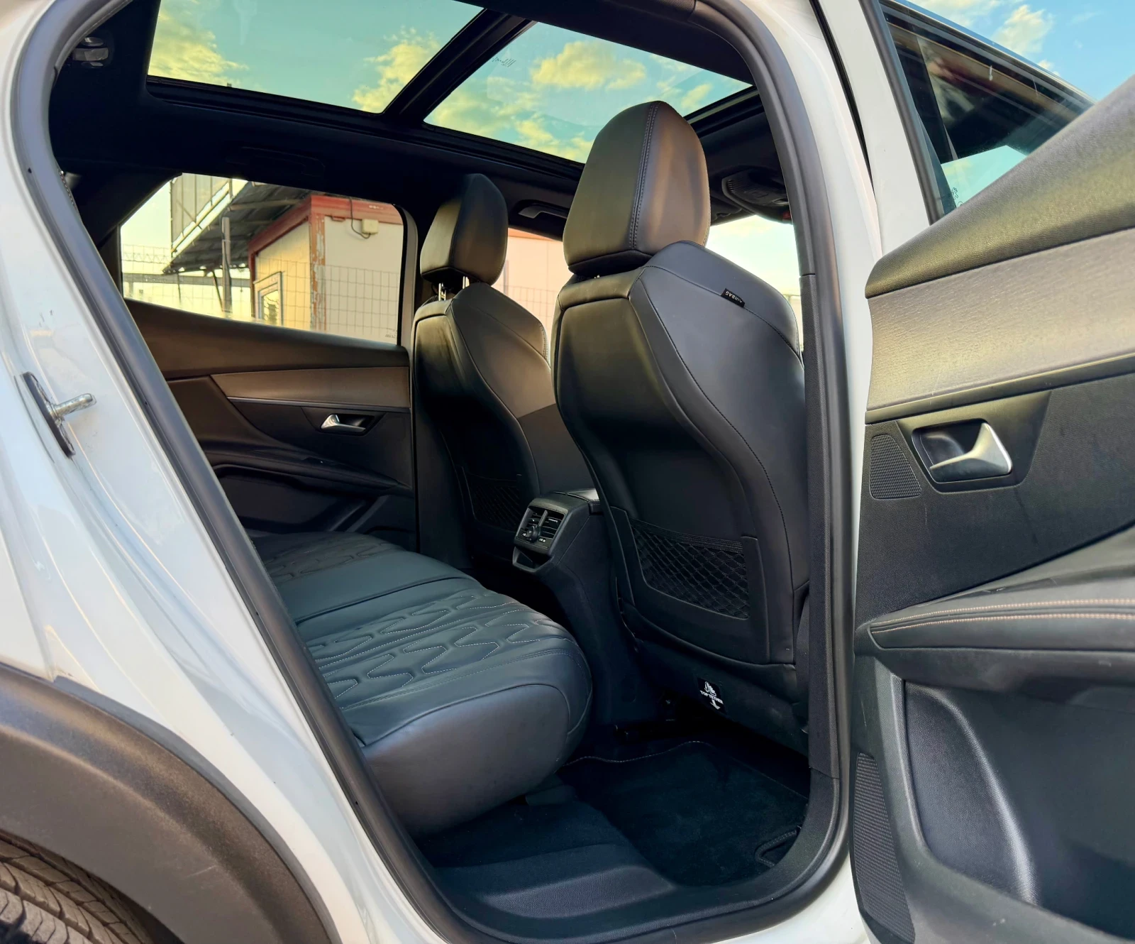 Peugeot 3008 2.0HDI GT line Панорама Масаж Премиум , снимка 10 - Автомобили и джипове - 54591462