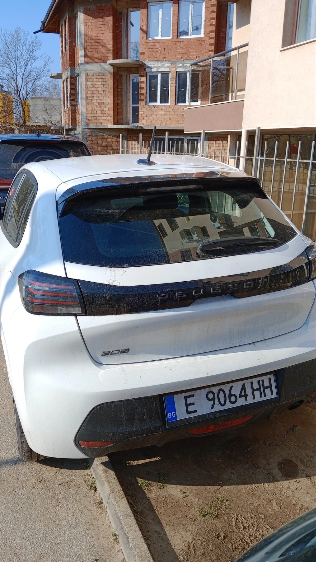 Peugeot 208 Хечбек , снимка 5 - Автомобили и джипове - 54790215