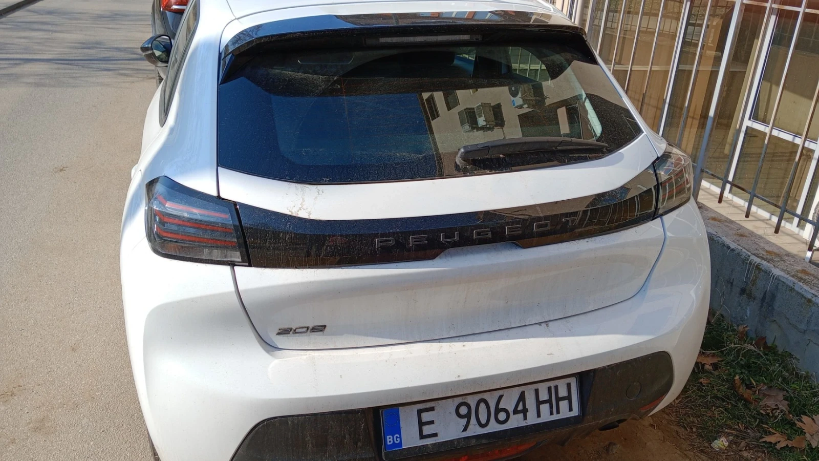 Peugeot 208 Хечбек , снимка 6 - Автомобили и джипове - 54790215