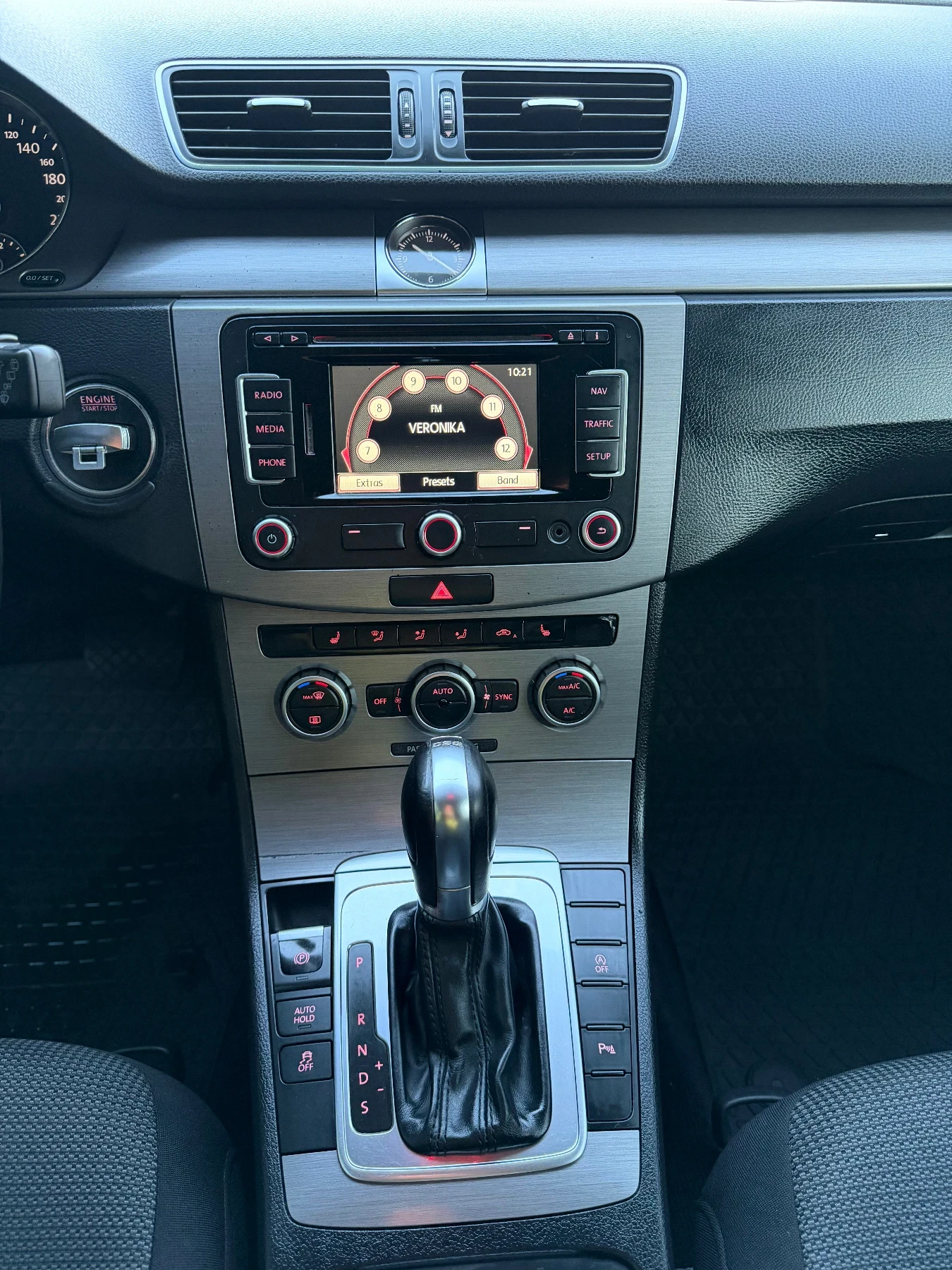 VW Passat 2.0TDI, снимка 9 - Автомобили и джипове - 54818535
