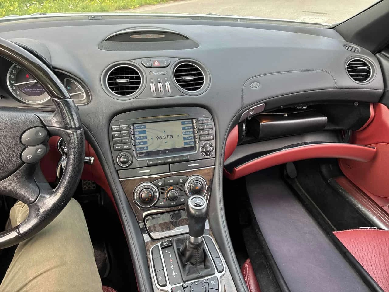 Mercedes-Benz SL * 5.5L V8 * АВТОКРЕДИТ БЕЗ ПЪРВОНАЧАЛНА ВНОСКА* , снимка 9 - Автомобили и джипове - 54908680