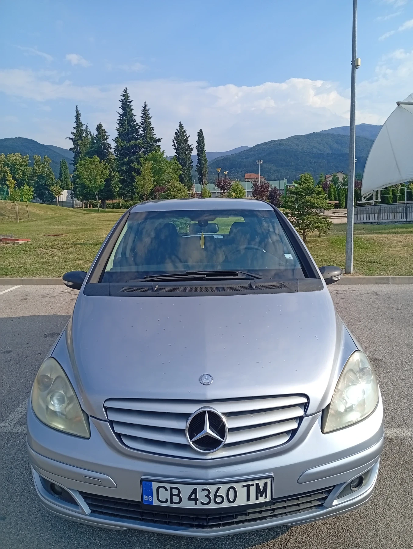 Mercedes-Benz B 180