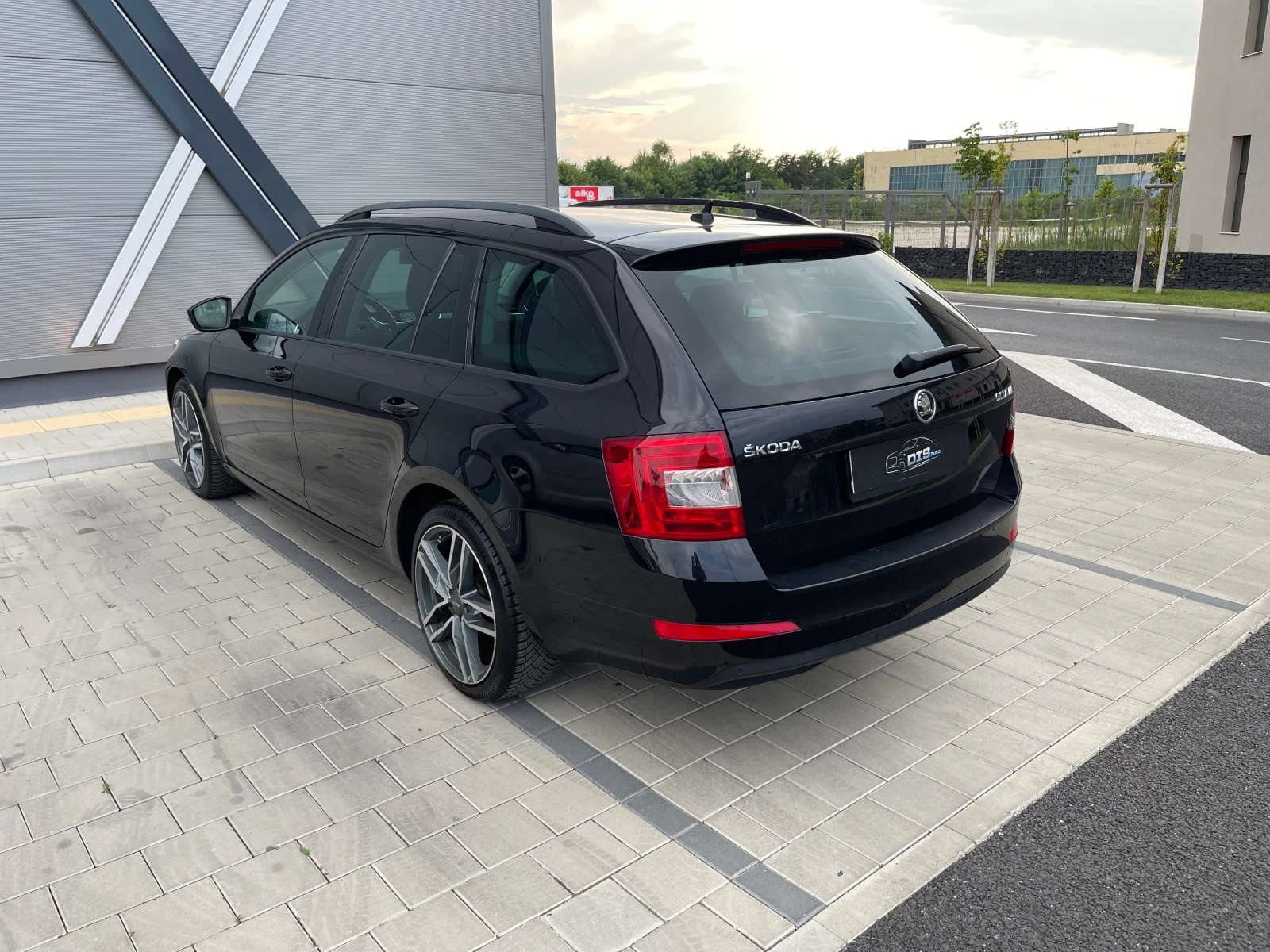 Skoda Octavia 2.0tdi / Distronic/ Canton , снимка 3 - Автомобили и джипове - 55327625