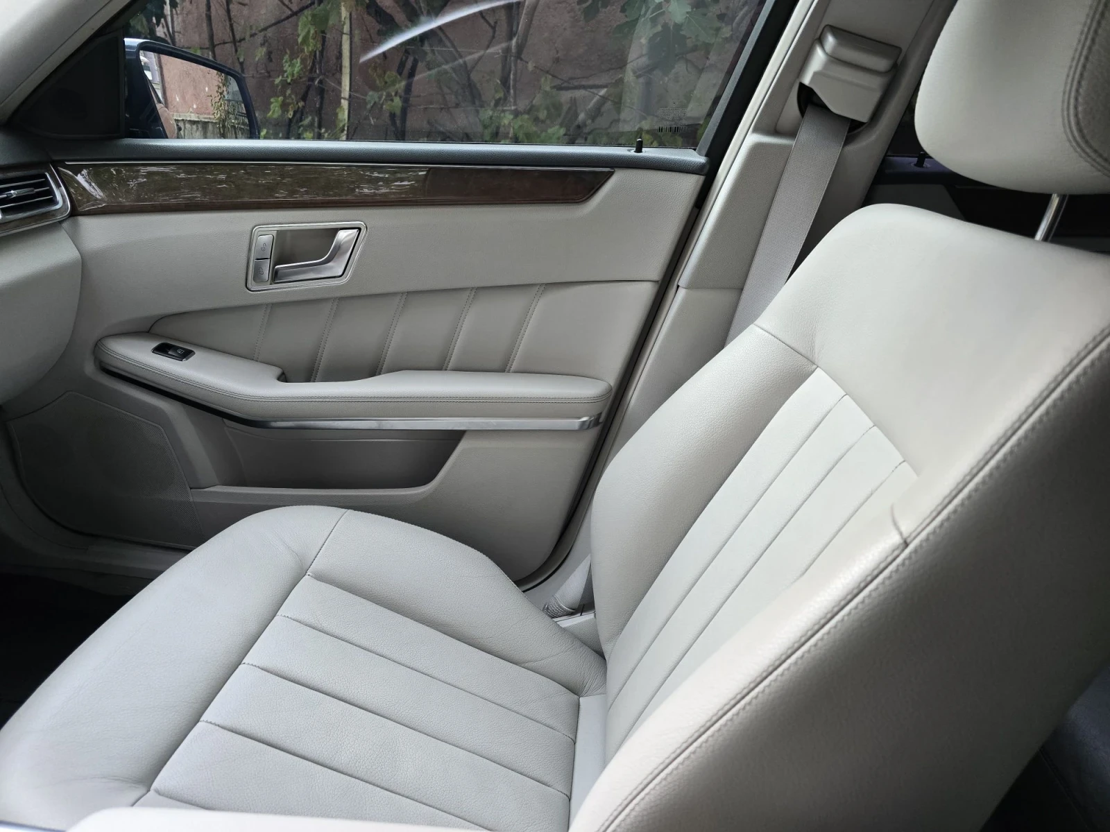 Mercedes-Benz E 250, снимка 13 - Автомобили и джипове - 55709350
