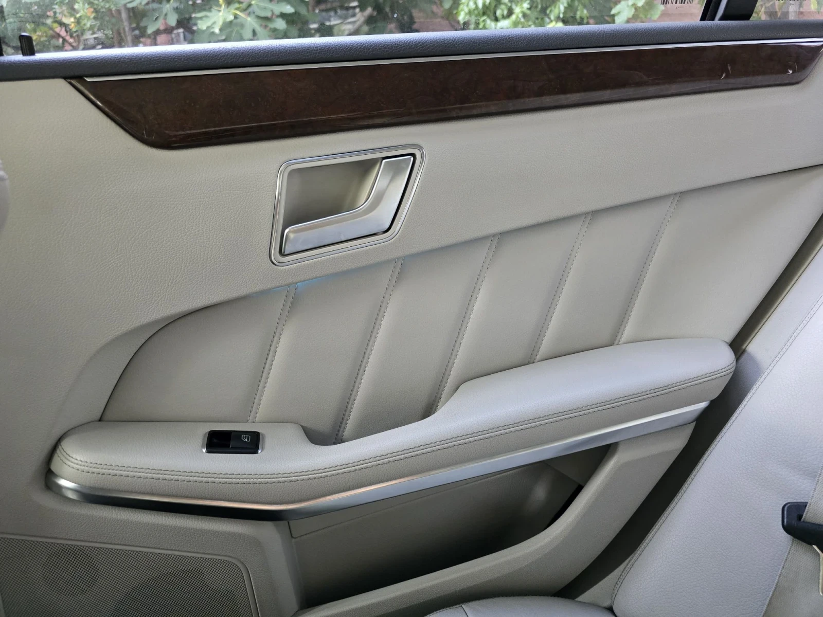 Mercedes-Benz E 250, снимка 10 - Автомобили и джипове - 55709350
