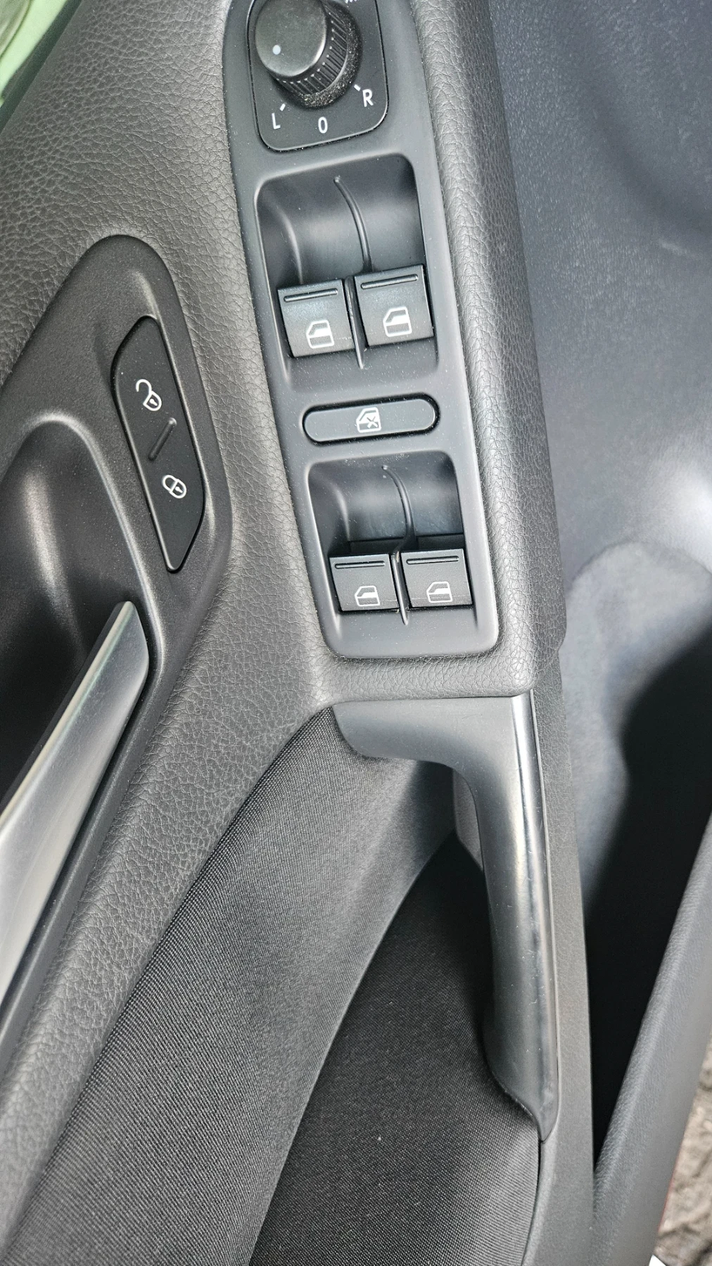 VW Golf 2.0 TDI, снимка 14 - Автомобили и джипове - 56220009
