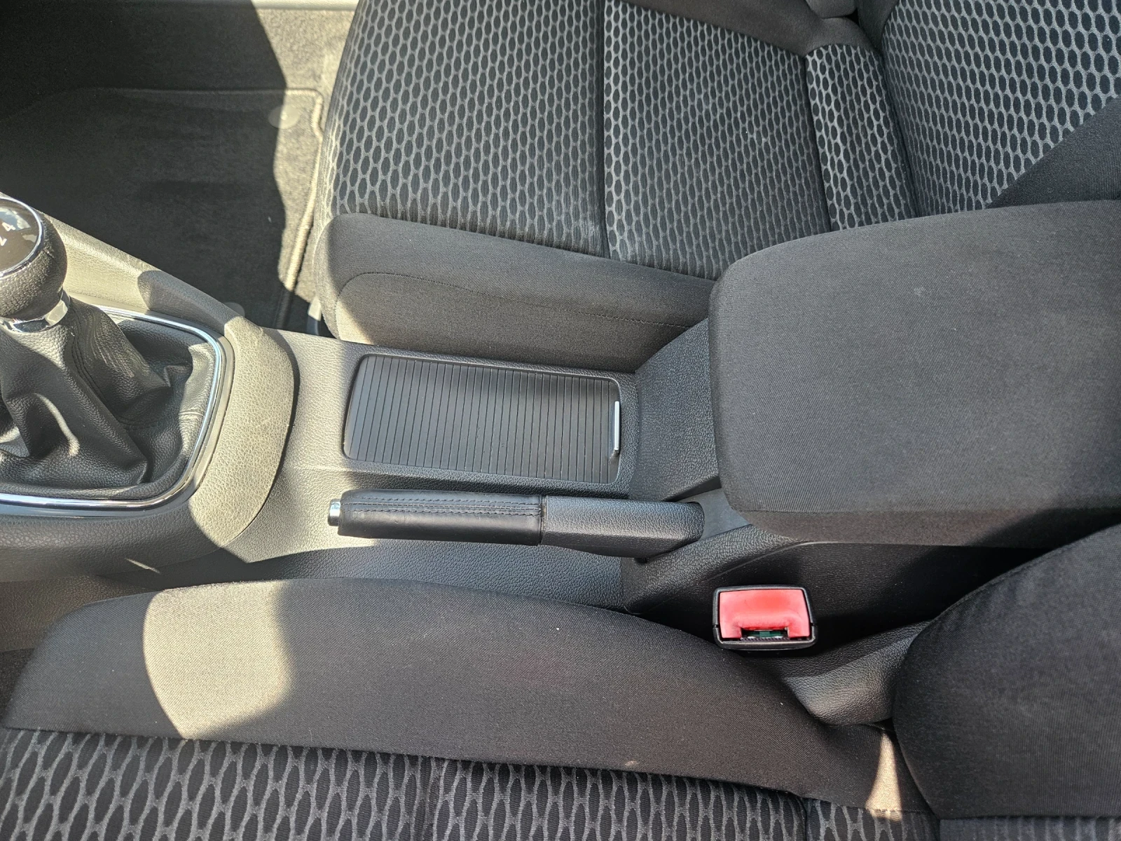 VW Golf 2.0 TDI, снимка 11 - Автомобили и джипове - 56220009