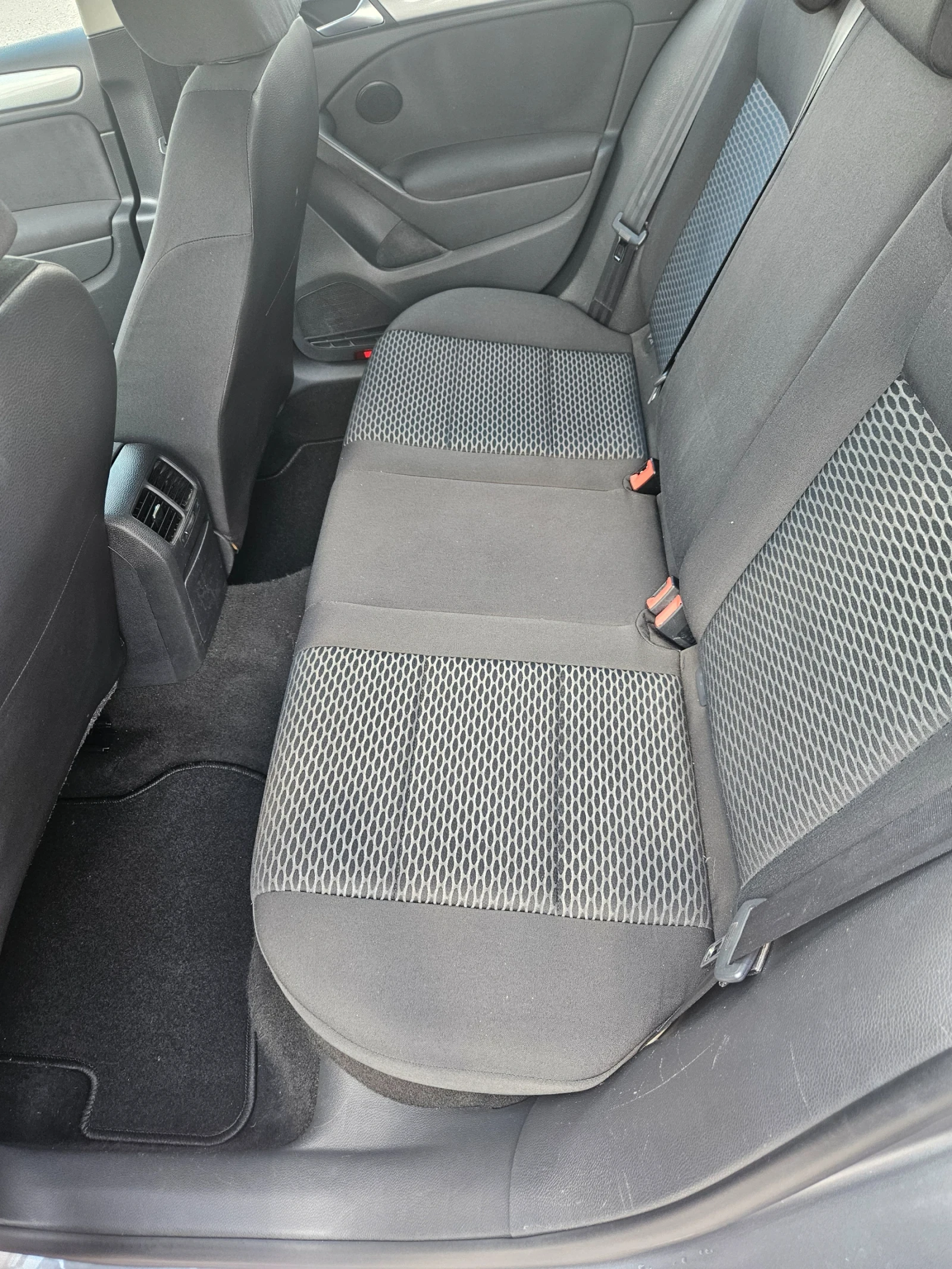 VW Golf 2.0 TDI, снимка 7 - Автомобили и джипове - 56220009