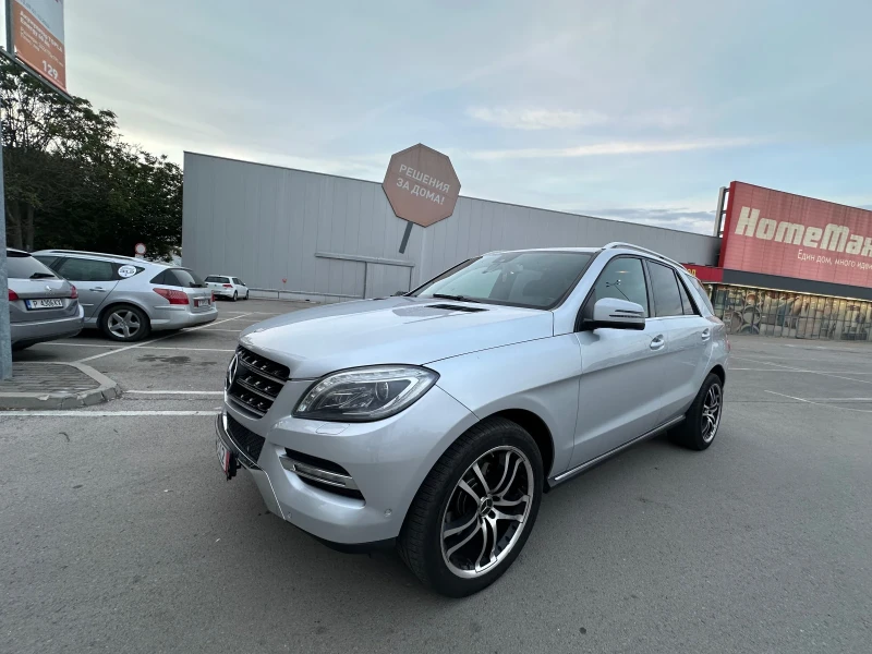 Mercedes-Benz ML 350 * AMG* LED* Ofroad* Камера, снимка 1 - Автомобили и джипове - 47209349