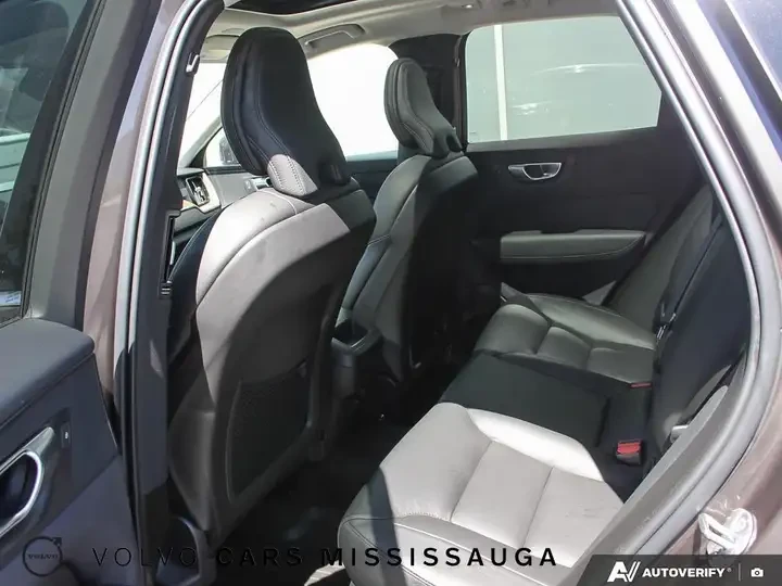 Volvo XC60 Plus Bright Theme * CARFAX * АВТО КРЕДИТ * , снимка 9 - Автомобили и джипове - 54905013