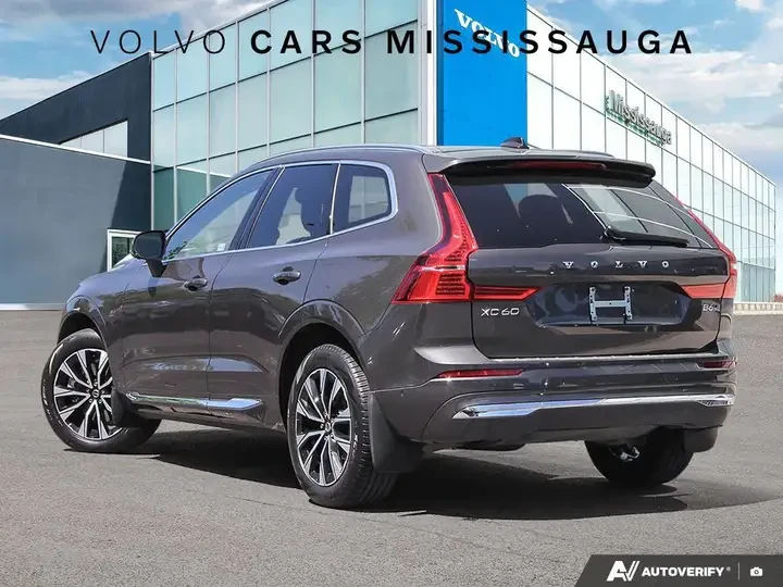 Volvo XC60 Plus Bright Theme * CARFAX * АВТО КРЕДИТ * , снимка 4 - Автомобили и джипове - 54905013