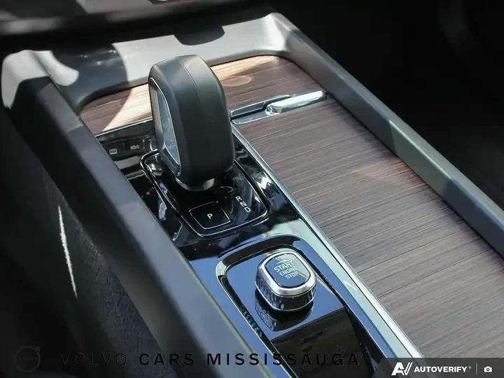 Volvo XC60 Plus Bright Theme * CARFAX * АВТО КРЕДИТ * , снимка 15 - Автомобили и джипове - 54905013