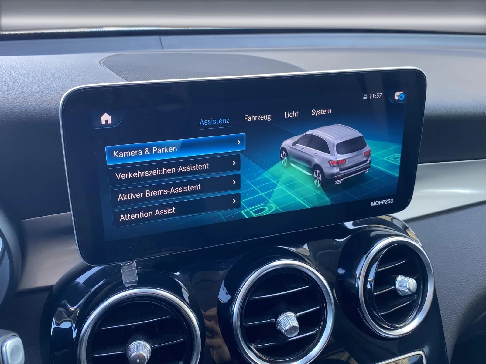 Mercedes-Benz GLC 300 4MATIC/320HP/NAVI/LED/CAM/KLESS/CARPLAY/AMBI/202g | Mobile.bg   13