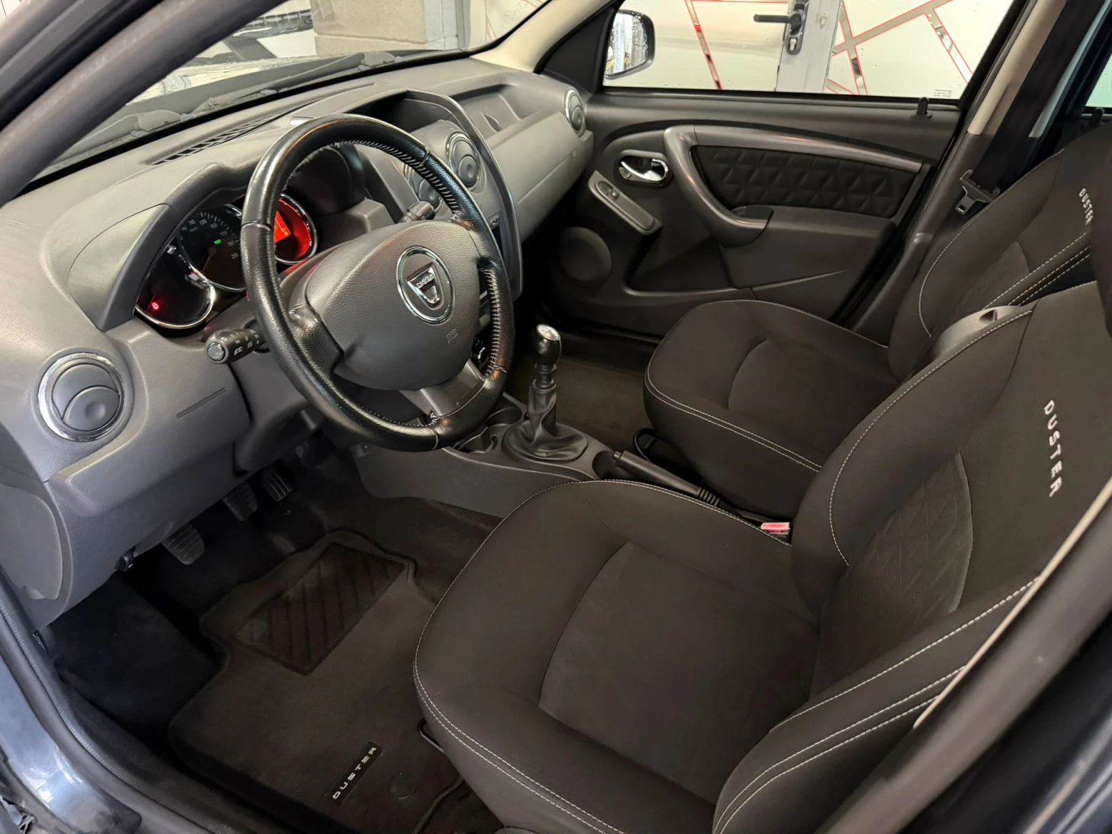 Dacia Duster 1.6 I 4X4 NAVI FACE UNIKAT !, снимка 5 - Автомобили и джипове - 54458782