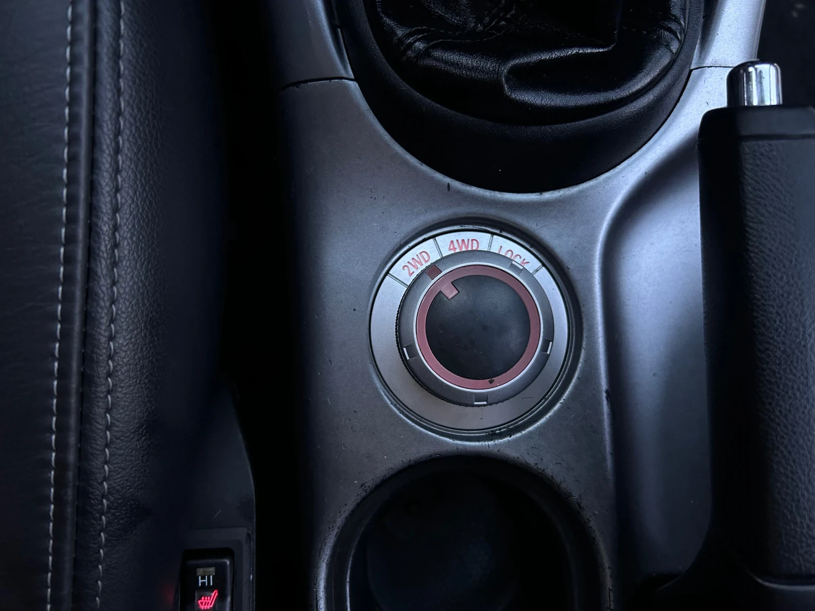 Mitsubishi Outlander 2.0TDi КОЖА 4х4 Keyless Xenon 7м, снимка 12 - Автомобили и джипове - 55559835
