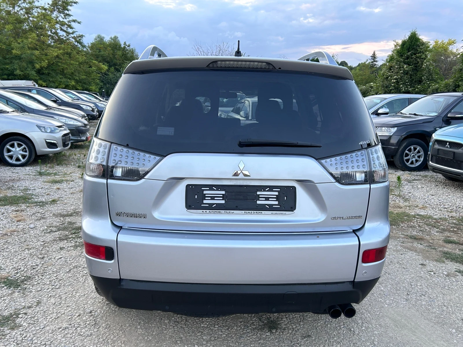 Mitsubishi Outlander 2.0TDi КОЖА 4х4 Keyless Xenon 7м, снимка 5 - Автомобили и джипове - 55559835