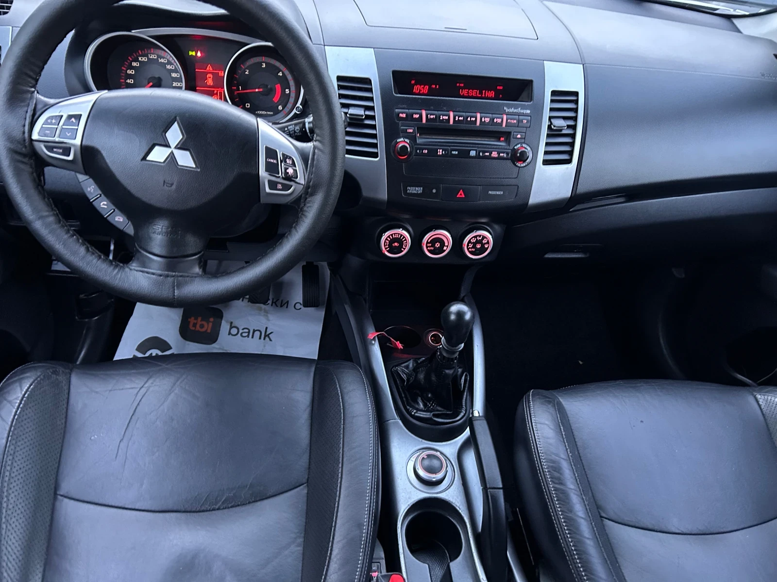 Mitsubishi Outlander 2.0TDi КОЖА 4х4 Keyless Xenon 7м, снимка 13 - Автомобили и джипове - 55559835