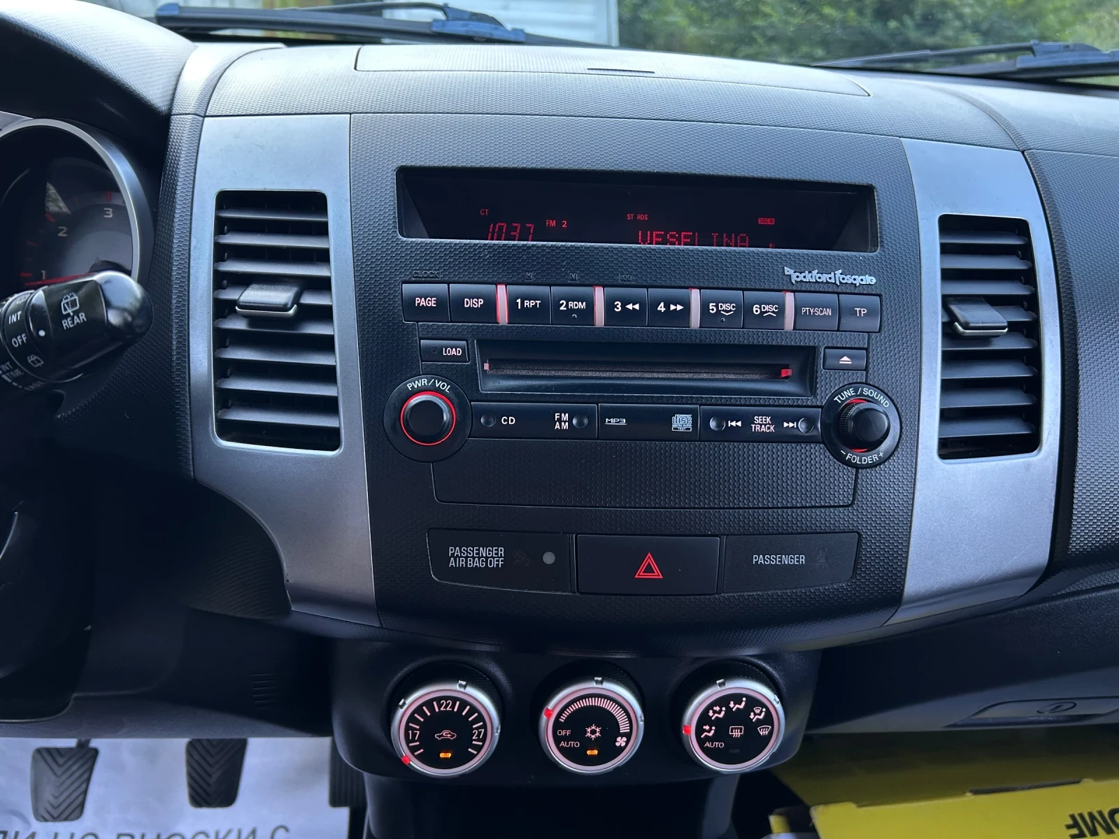Mitsubishi Outlander 2.0TDi КОЖА 4х4 Keyless Xenon 7м, снимка 10 - Автомобили и джипове - 55559835