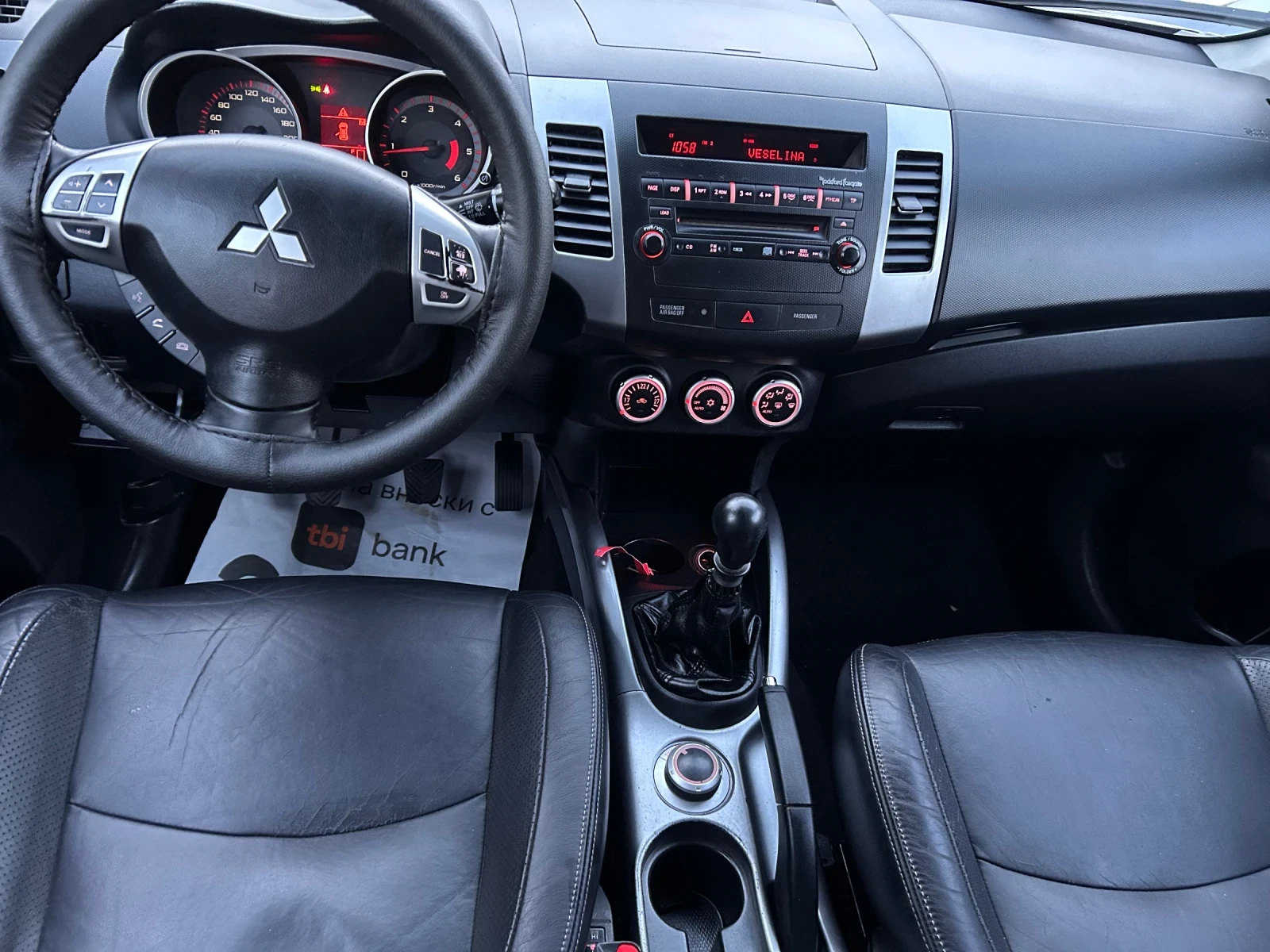 Mitsubishi Outlander 2.0TDi КОЖА 4х4 Keyless Xenon 7м, снимка 9 - Автомобили и джипове - 55559835
