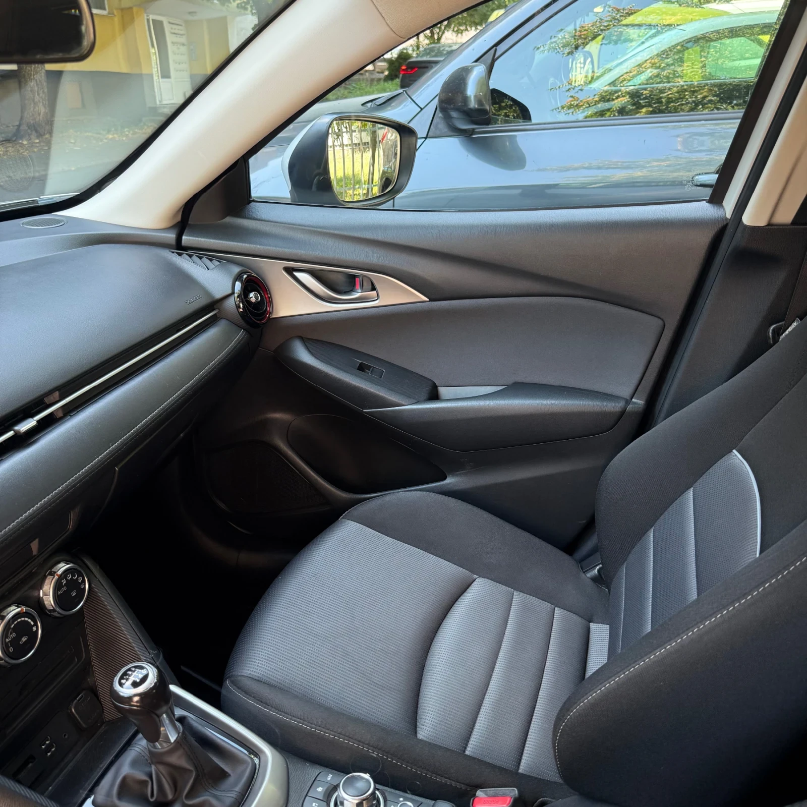 Mazda CX-3, снимка 15 - Автомобили и джипове - 56336266