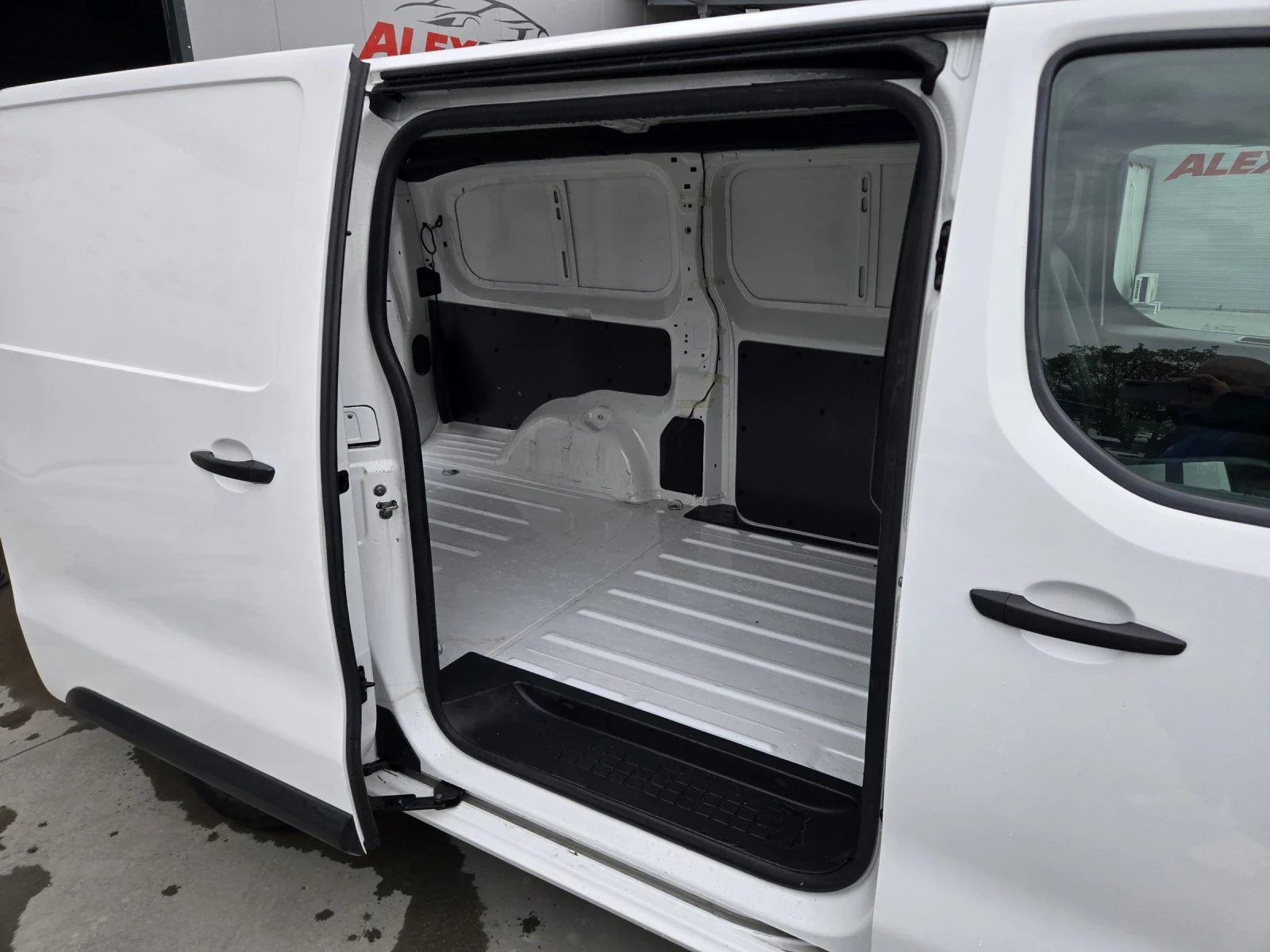 Toyota Proace 2.0 ����� ����� | Mobile.bg � ����������� 11