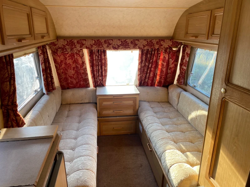 Каравана Swift, снимка 5 - Каравани и кемпери - 53223568