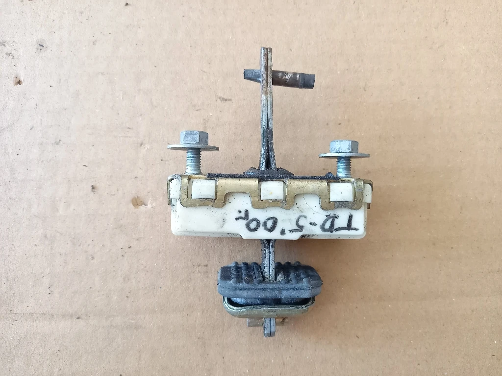 Панта врата предна лява ограничителна Ланд Ровър Дискавъри тд5 