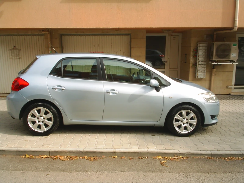 Toyota Auris 2.0 D-4D 126 k.c., снимка 3 - Автомобили и джипове - 47567125